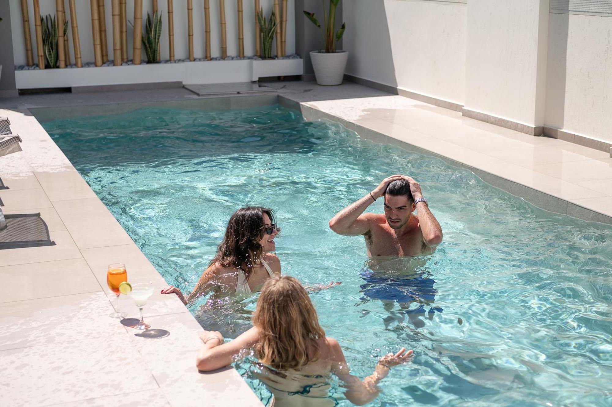 Mossa Concept - Heated Pool